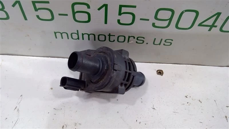 Toyota Camry 2019-2021 válvula de control de agua refrigerante OEM 16671-24020 Foto 3 de 4