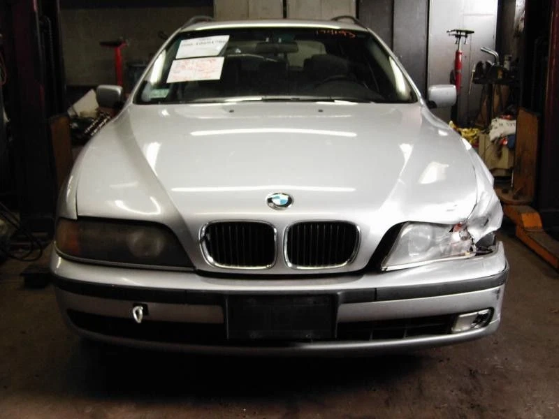 99-00 BMW 528i Driver Tail Light Station Wagon Quarter Panel Mounted - Image 3 of 4