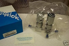 SWAGELOK  H22-M5294-N3 DUAL BELLOWS VALVE NEW CONDITION IN BOX