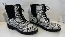 Vepose Women's Snake Print Camo Ankle Zipper Combat Boots Size 9.5 Heel 1-3/4”