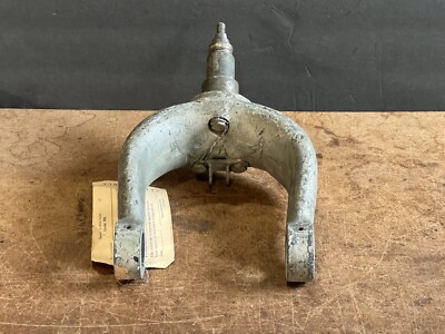 DE HAVILLAND DHC-2 BEAVER TAIL WHEEL FORK & SPINDLE ASSY P/N C2UT383AND (C)
