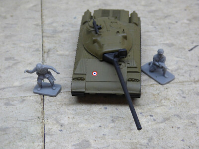 Roco Minitanks Painted French AMX 30 Medium Tank & Airfix Soldiers Lot #4486B
