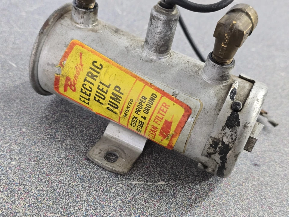 BOMBA DE COMBUSTIBLE ELÉCTRICA BENDIX 12V 1965-68 USADA ORIGINAL PORSCHE 911 SWB BONITA LIMPIA Foto 2 de 4