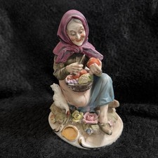 LEFTON 2435 STARA KOBIETA OBIERAJĄCA JABŁKA PORCELANOWY KOGUT FIGURKA WIEJSKA JAPONIA