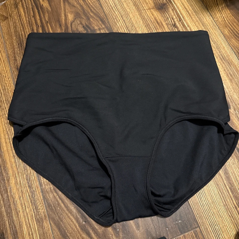 Pantalones Cortos Leonisa PowerSlim Doble Capa Firme Compresión Prendas Moldeadoras Foto 2 de 4