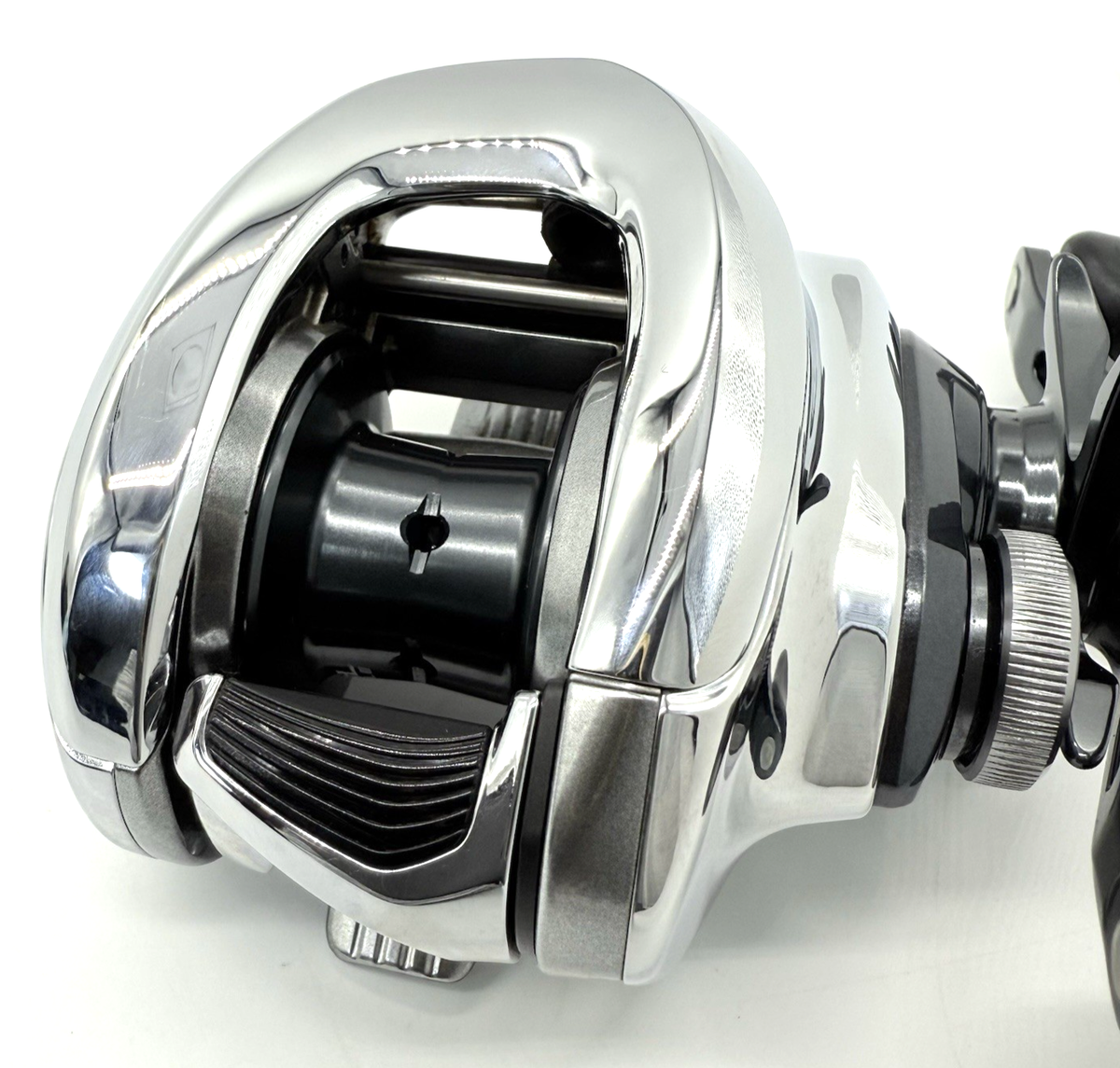 Shimano 19 ANTARES HG Right Handed Bait Casting Reel with Box