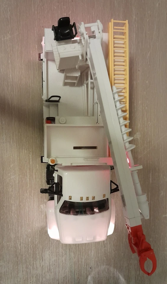 1996 DG Productions 1996 GMC AEP Digger Derrick Truck w/ Box & Instructions - Image 3 of 4