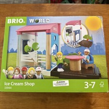 BRIO World Village 33944 Ice Cream Shop Boy and Girl Minifigs Furniture 13pc