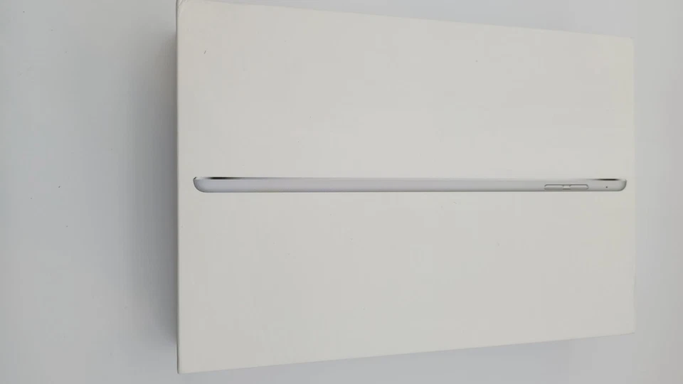 Apple iPad mini 4 128GB, Wi-Fi, 7.9in - Silver (CA) - Image 2 of 4