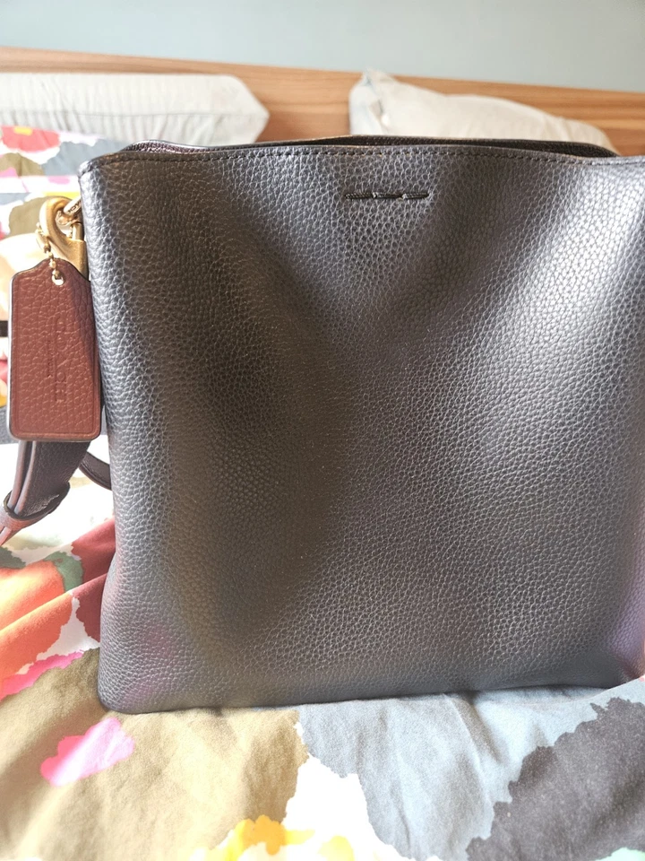 Coach Willow Bucket Bag Black And Deep Plum - Image 4 of 4
