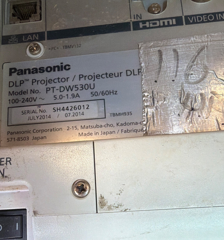 Panasonic PT-DW530U DLP Desktop Projector HDMI White 2014 100-240V 50/60Hz
