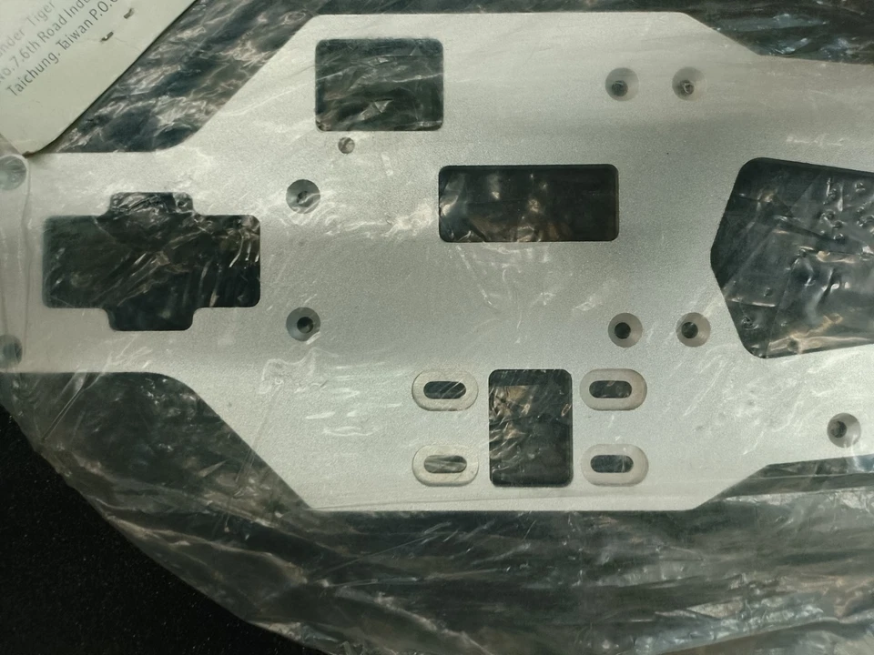 THUNDER TIGER PD0917 CHASSIS ERGAL COMPETITION POUR TS4N  1/10° PISTE - Photo 2/4