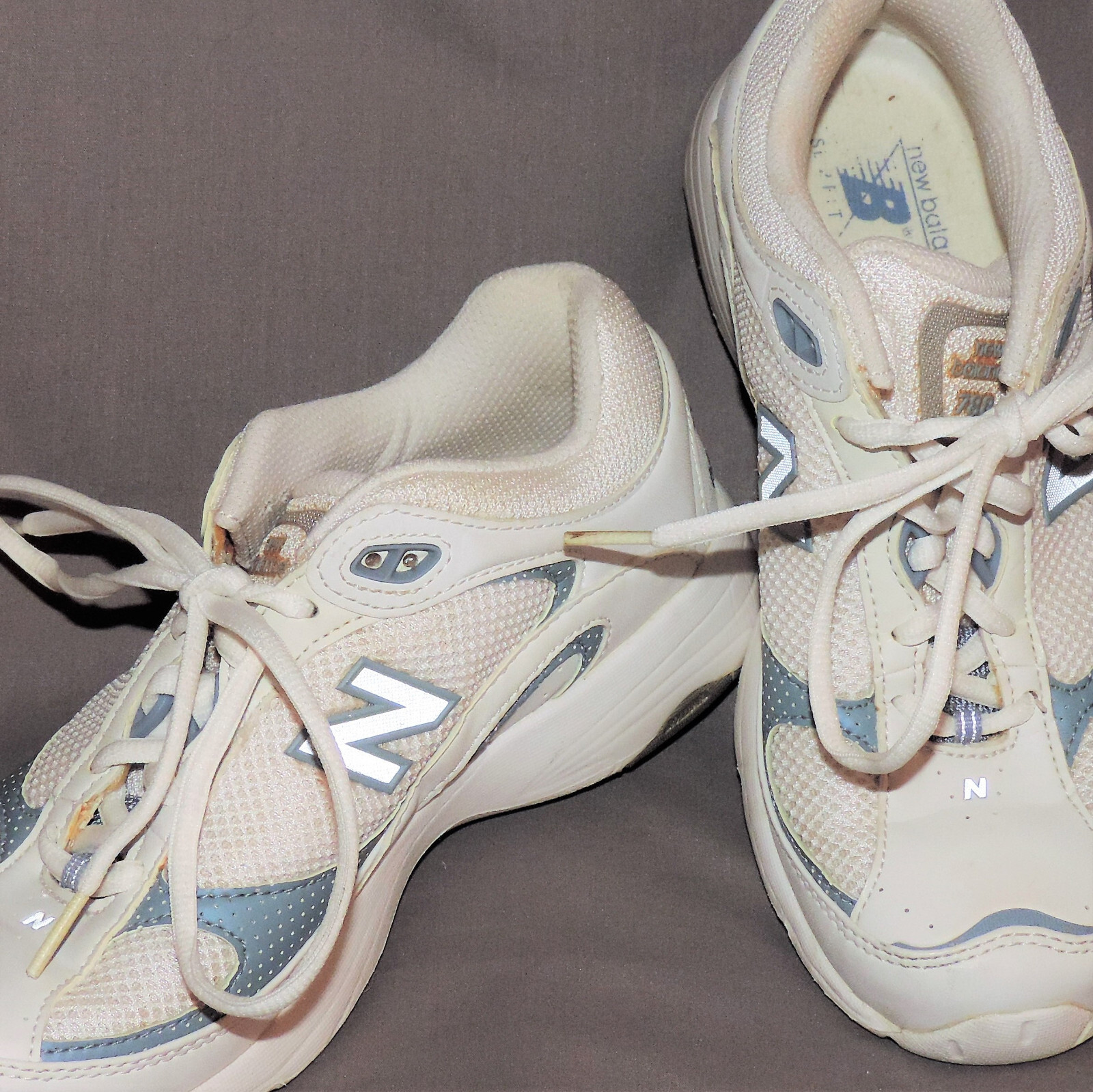 New Balance 788 White Blue Athletic Shoes Womens size 7.5 with Flaw thumbnail 2