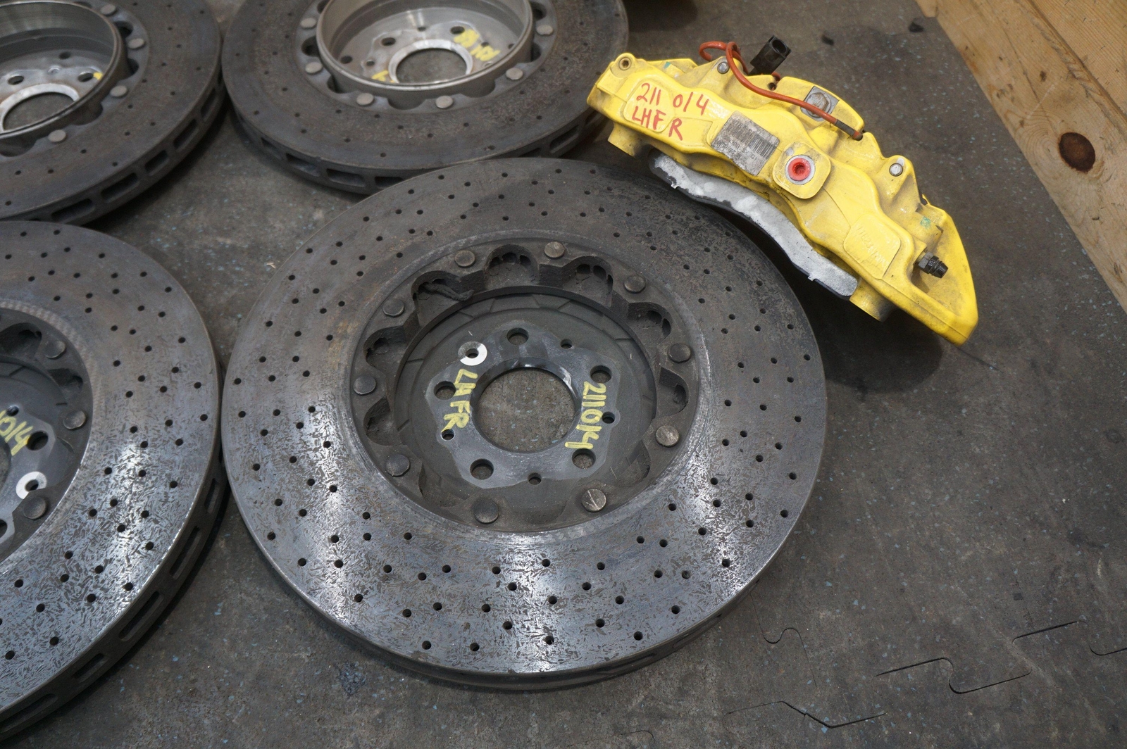 Set Front Rear Ceramic Brake Caliper & Rotor Yellow OEM Ferrari California 08-14