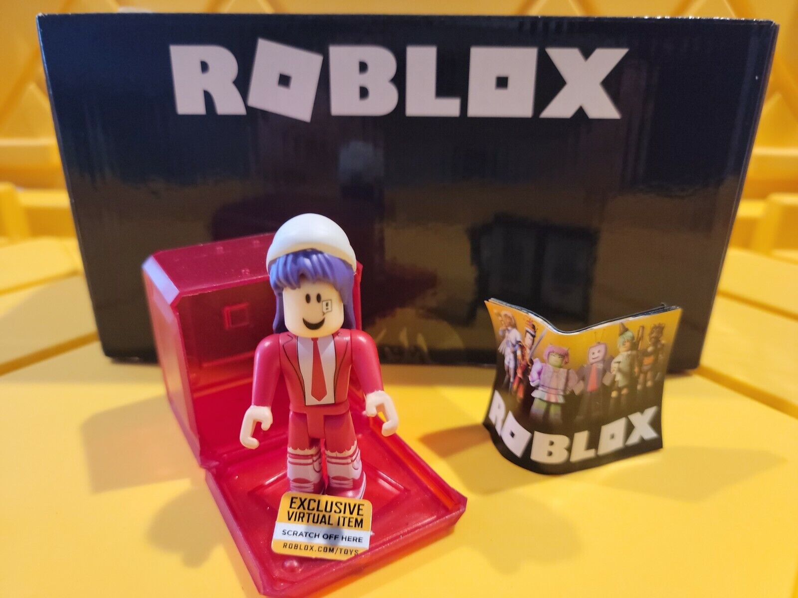 Roblox DevSeries Hide and Seek LONG BRUNETTE HAIR Virtual Item Toy