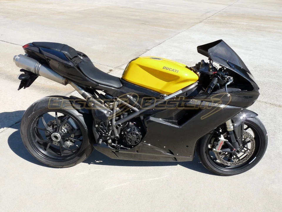 Cubierta de embrague seco de fibra de carbono Ducati Monster ST2 ST3 S2R S4R 848 1098 999 749  Foto 3 de 4