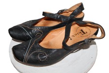 THINK Riemchen-Pumps Gr. 39 Leder Schwarz Stickerei 4 cm Absatz Ledersohle