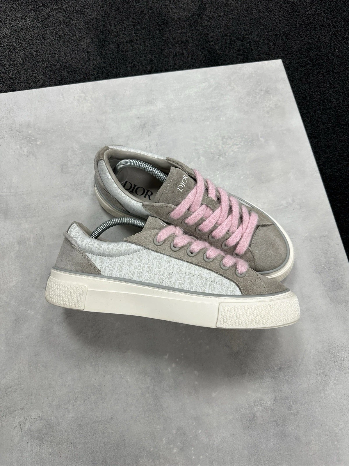 Baskets Dior B33 en daim oblique gris rose EU43 UK9 *PRIX DE VENTE CONSEILLÉ ÉPUISÉES DANS LE MONDE ENTIER*