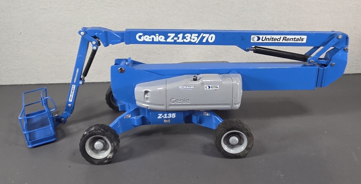 GENIE Z-135/70 Boom Lift TITAN Diecast Model Limited Edition 1:32