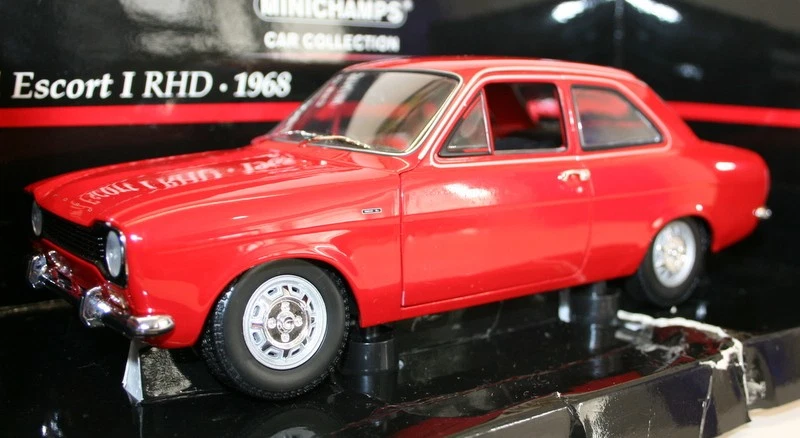 Minichamps 1/18 Scale Metal Model Car 150 081070 - Ford Escort MK1 RHD - Red - Image 3 of 4