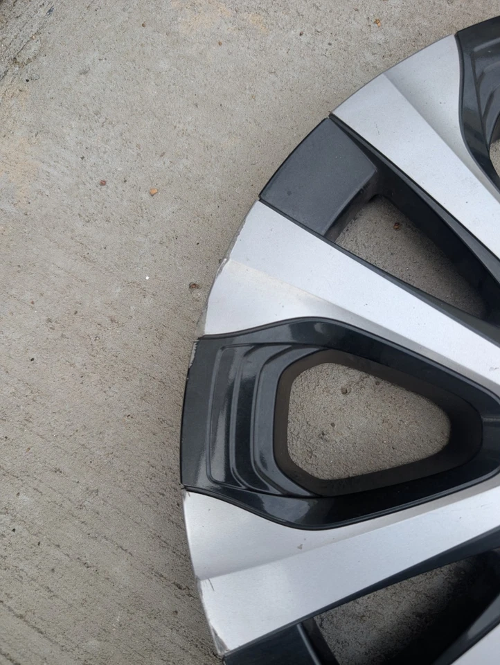 (2x) OEM 2017-2021 Toyota Prius Prime 15" Hubcaps wheel covers P/N 42602-47241 - Image 3 of 4