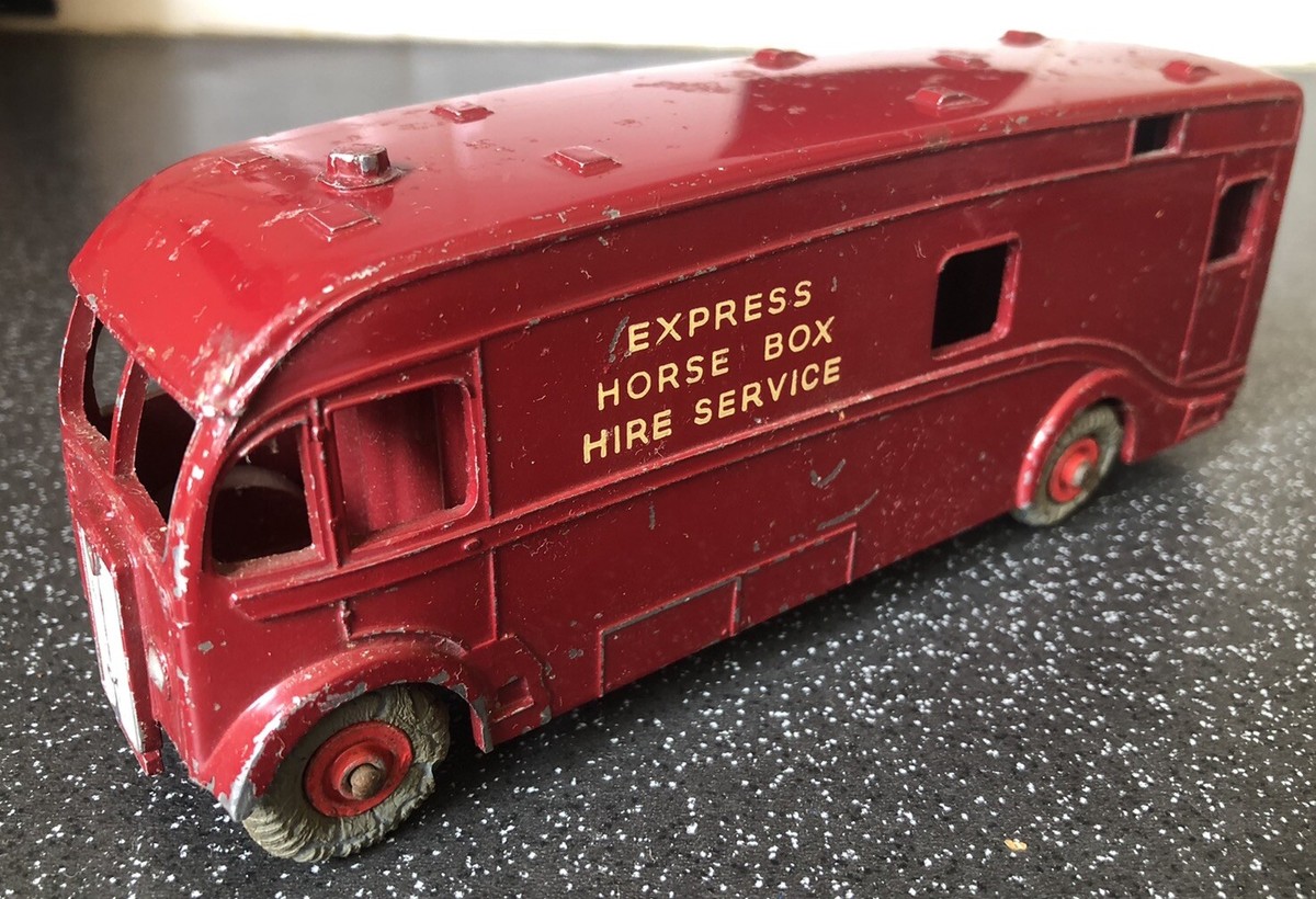 Dinky Toys 581 – Express Horse Box – Service British Railways – 1/43 – Zamak