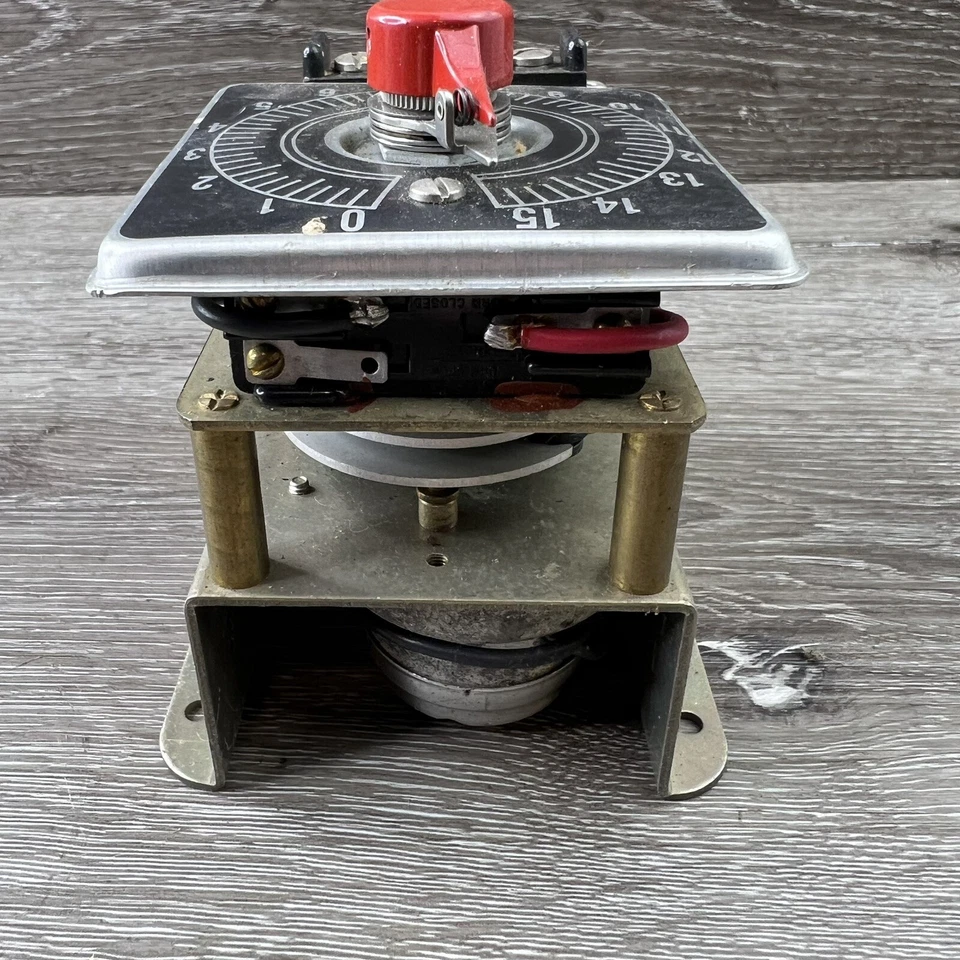 Singer Industrial Timer Corporation TDAB 15s 115v 60 cycles 25 watts UNTESTED - Image 4 of 4