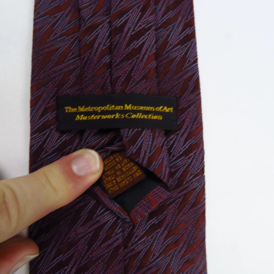 Corbata a rayas en zig zag gris rojo colección obras maestras del Museo Metropolitano 58x3,5 Foto 3 de 4