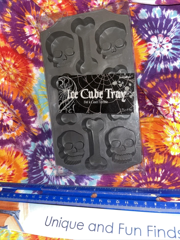 Bandeja para cubitos de hielo de calavera y hueso de Halloween Foto 3 de 4