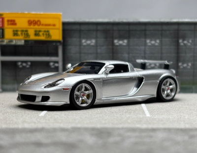 Make Up 1/18 Porsche Carrera GTシルバー 1/18 Make Up 2004 Porsche Carrera GT (GT Silver) Car Model