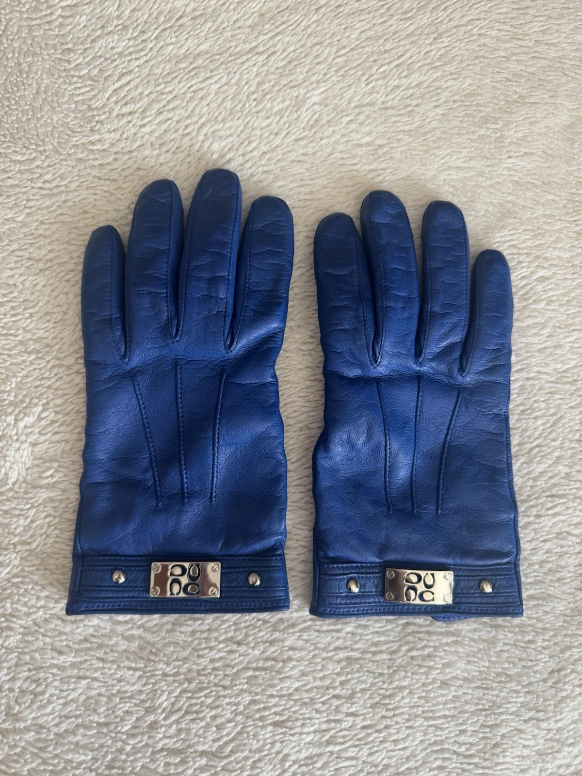 COACH Women's Blue Leather Gloves Size 7 Cashmere Lined Silver Logo Plaque
Opens in a new window or 