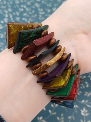 Atemberaubendes ausgefallenes buntes dreieckiges Stretch-Armband Kokosnussmuschel Perlen