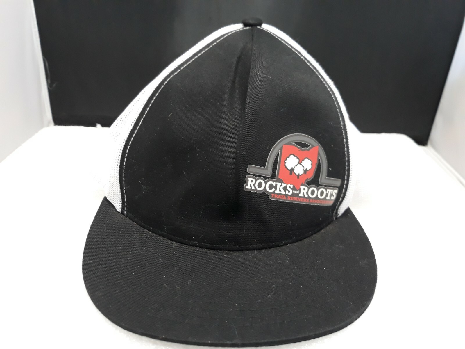 Rocks And Roots Trail Runners Association Black mesh Snapback Hat