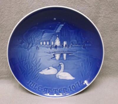 Bing & Grondahl Collector Plate 1974 Landsbyjul CHRISTMAS IN THE