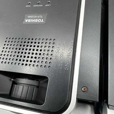 TOAHIBA 東芝 TLP380 2000lm LCDプロジェクター (E1269wY)