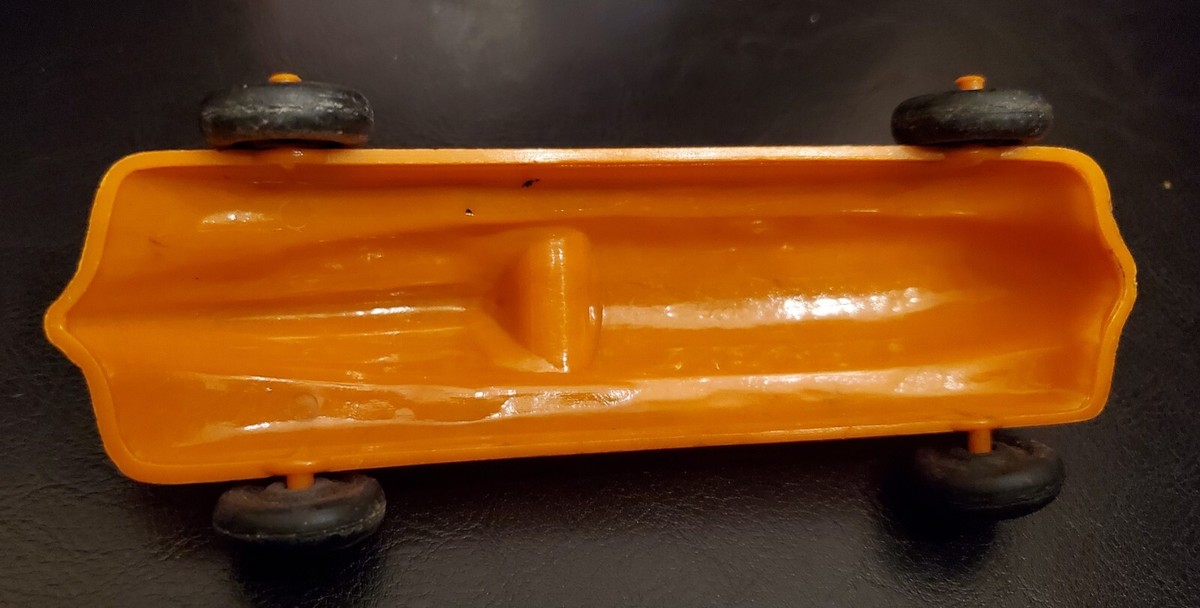 VINTAGE ORANGE PLASTIC TOY RACE CAR 1960'S-70'S ERA 7 INCHES LONG