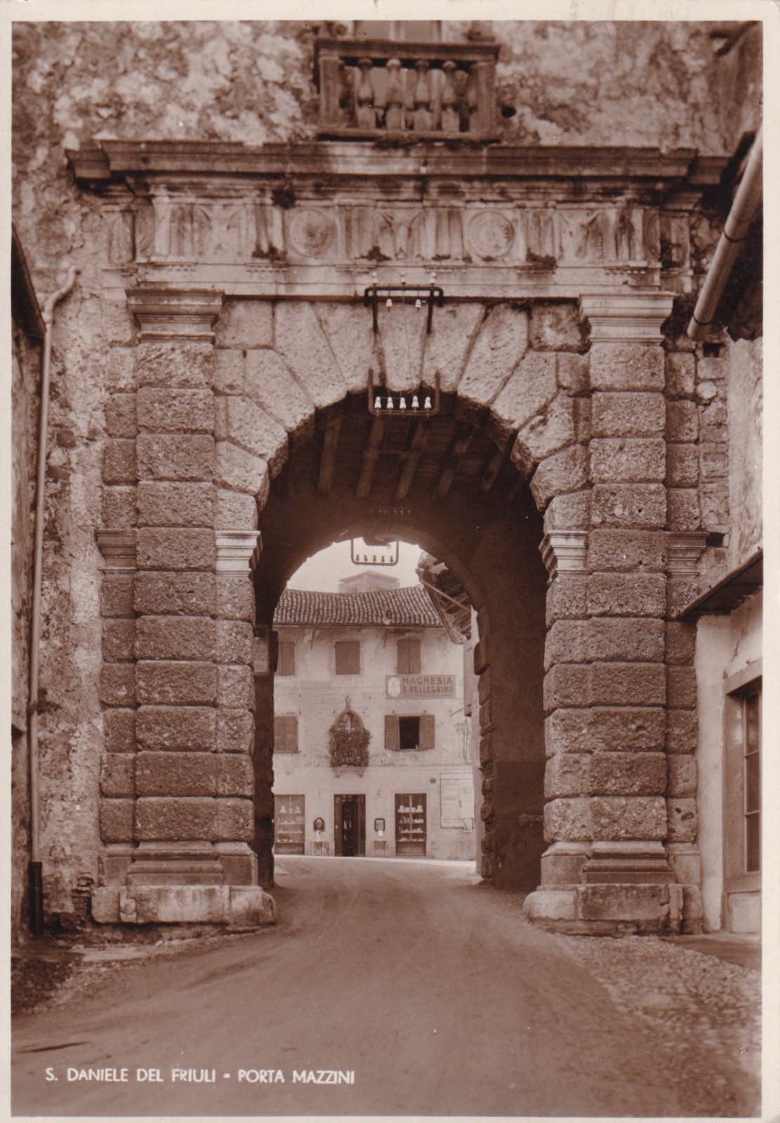 CARTOLINA DI UDINE ,SAN DANIELE DEL FRIULI - PORTA MAZZINI   viaggiata 1935