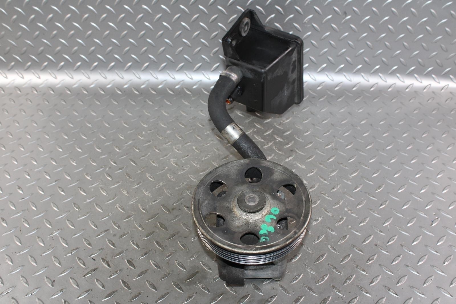 14-17 GHIBLI Hydraulic Power Steering Pump Pulley Reservoir Assembly Factory OEM