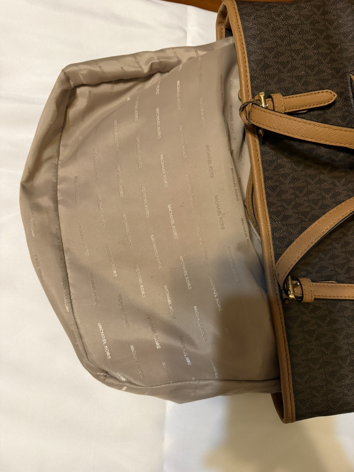 Michael Kors Jet Set Signature Snap-Pocket Hand Shoulder Bag In BROWN Gold Tone thumbnail 19