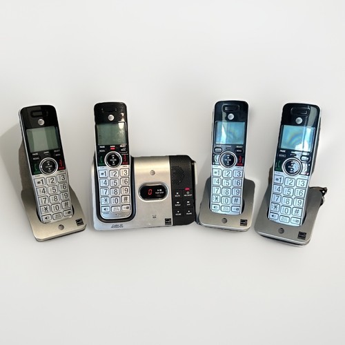 AT&T CL82414 - 4 Handset Cordless Answering System w/ Caller ID/Call Waiting