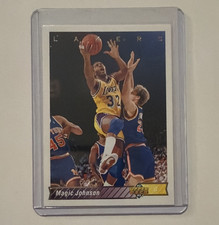 Magic Johnson Upper Deck 1992-93 Base Set #32A Los Angeles Lakers Basketball