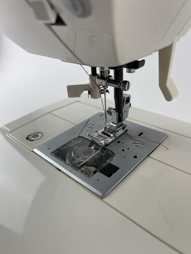 Singer 7469Q Confidence Sewing and Quilting Machine Pre-Owned - Picture 8 of 19