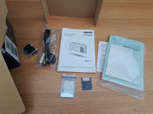 Sanyo Digital Camera VPC-G250 - Boxed - Full Working Order - Picture 13 of 17