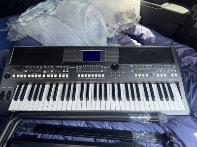Yamaha PSR-S670 61-Key Keyboard Portatone Synthesizer With