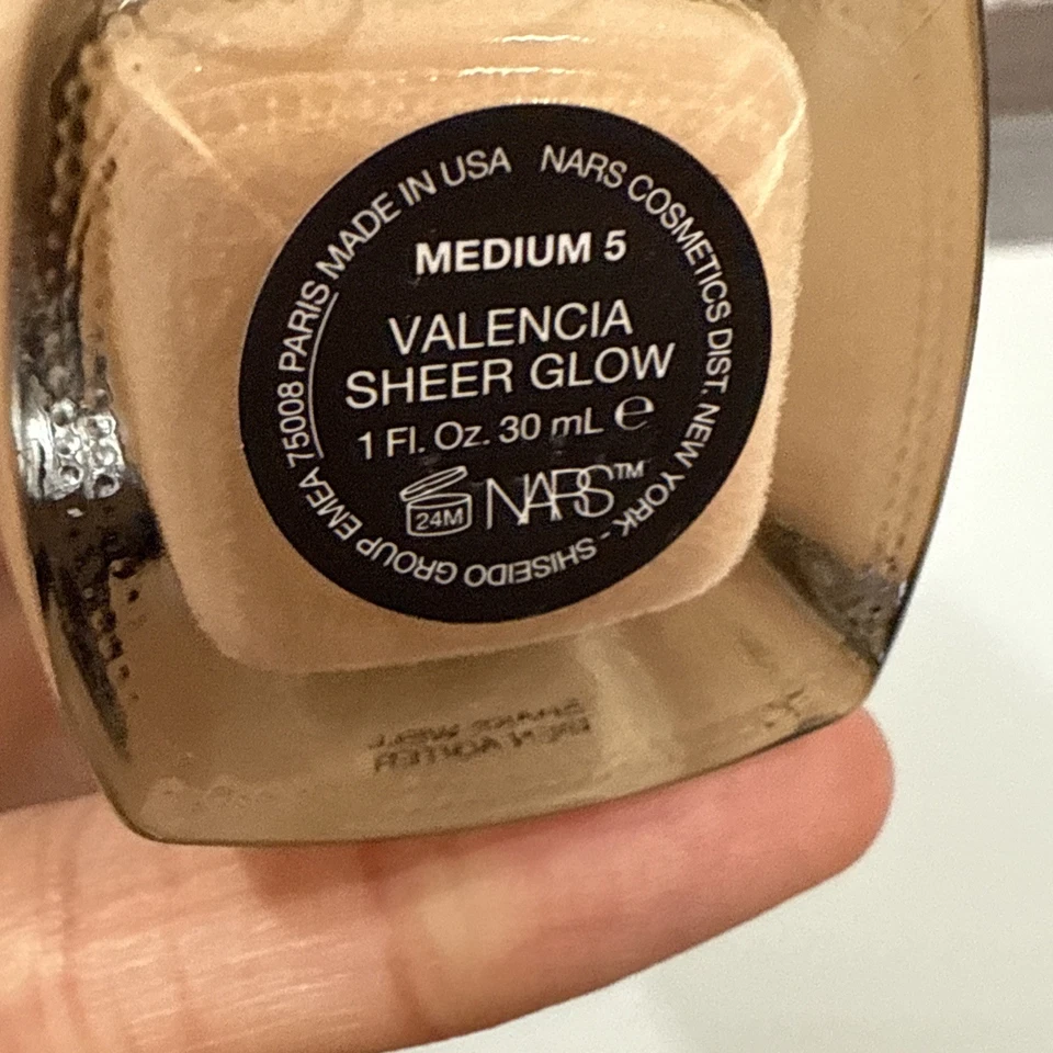 NARS Sheer Glow Foundation - Valencia Medium - Image 4 of 4