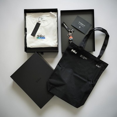 High Quality Gift Box 9dcc, Keychain / Gray Character, T-Shirt, shopper bag