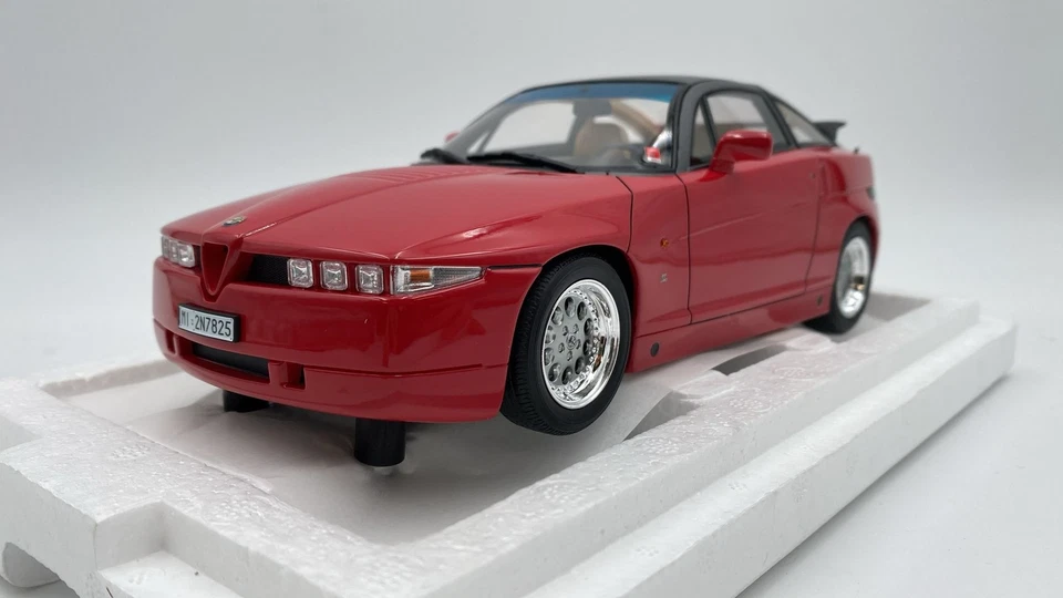 LM197A Laudoracing Alfa Romeo SZ (Es 30) 1989 1/18 - Immagine 3 di 4