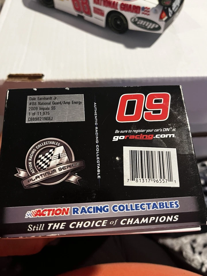 Dale Earnhardt Jr #88 National Guard Amp Energy 2009 Impala SS 1:24 Action - Imagem 4 de 4