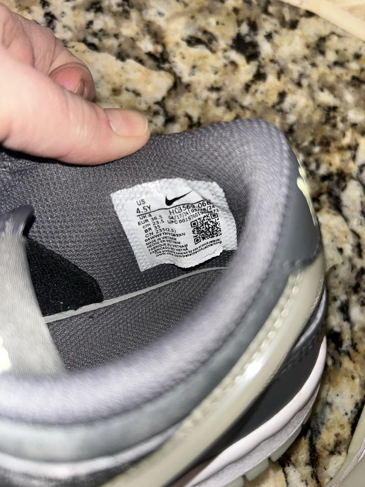 Nike Dunk Low Hierro Gris Fresco Lima Hielo Brilla en la Oscuridad 4.5Y Usado 2-3x’s. Usado en excelente estado Foto 4 de 4