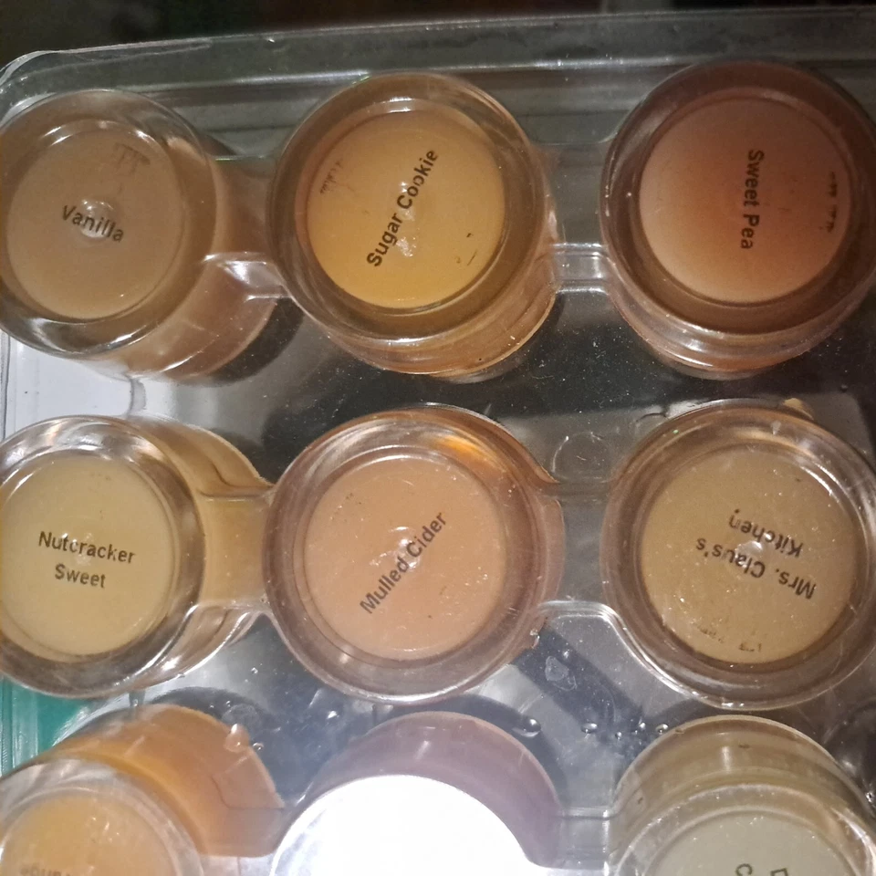 Juego de 25 velas navideñas vintage Gold Canyon cera fundida mini lata 2 OZ Foto 3 de 4